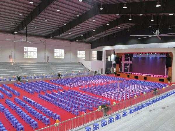 工業(yè)大風(fēng)扇和環(huán)?？照{(diào)的完美結(jié)合